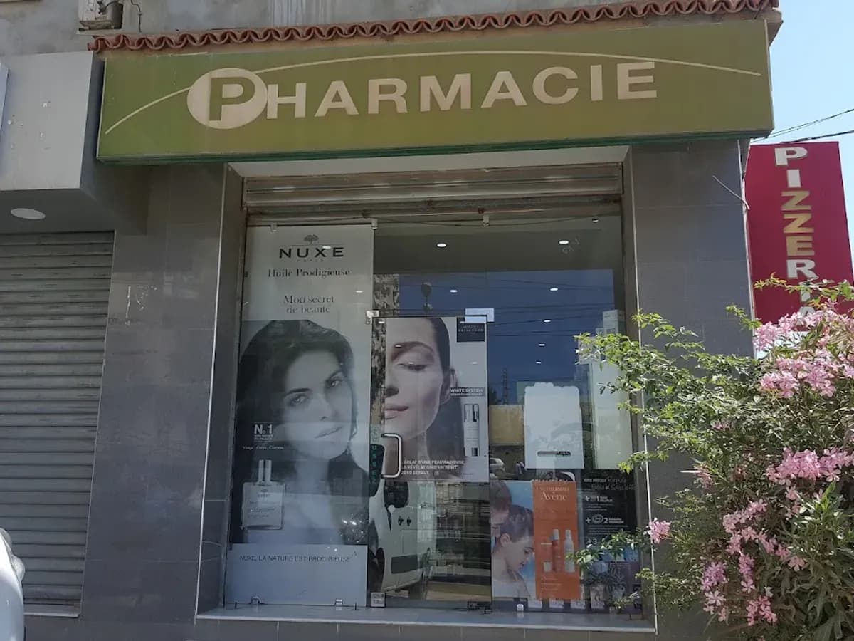 Devanture — Pharmacie Liani