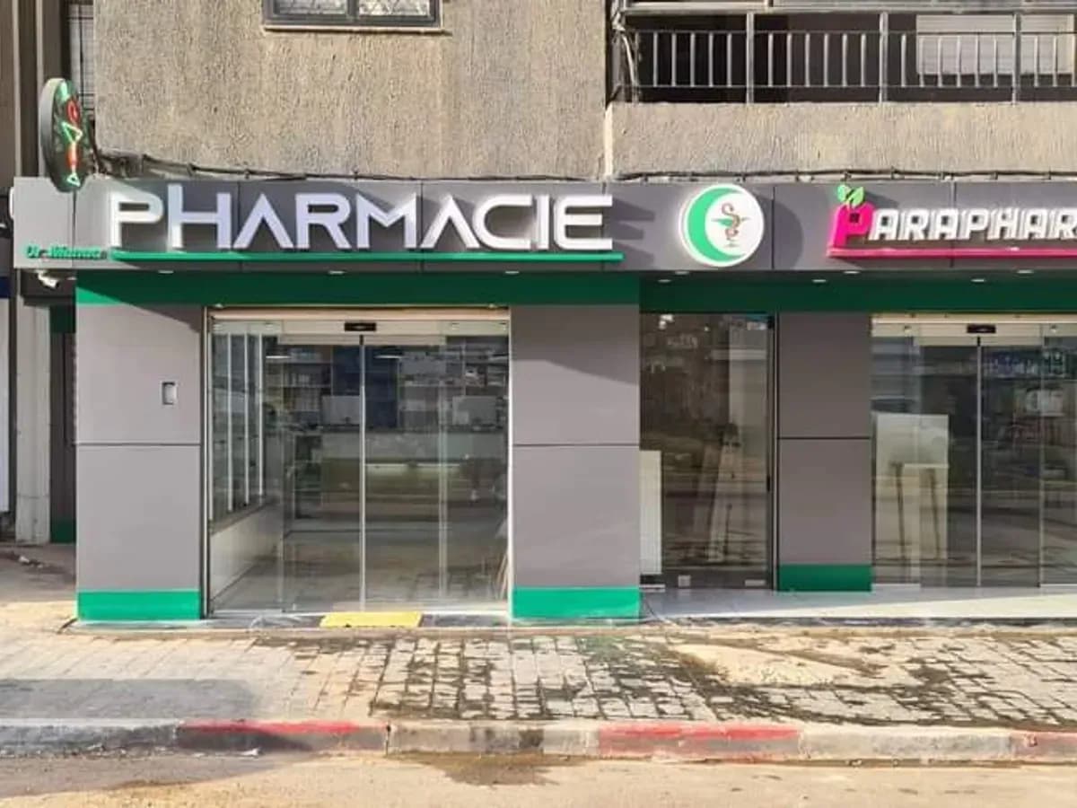 Devanture — Pharmacie Manaa
