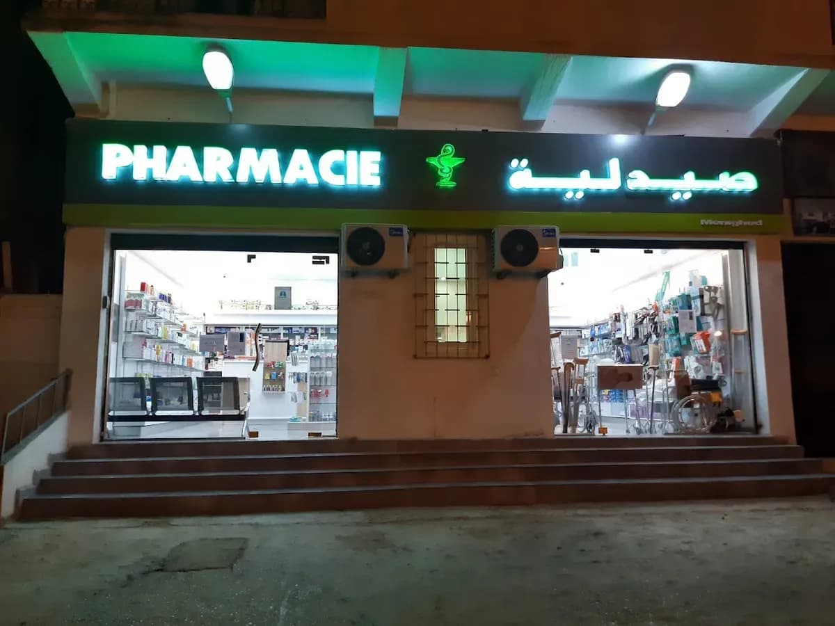 Devanture — Pharmacie Menighed