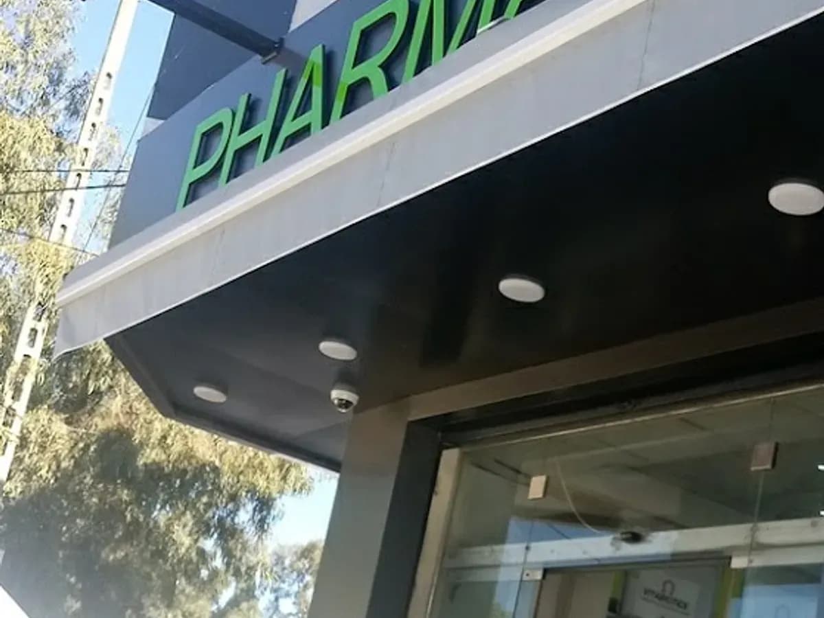 Devanture — Pharmacie Touahria